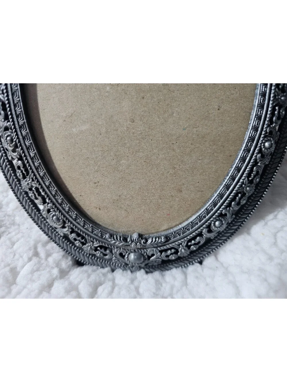 Ashleigh Manor Picture Frame Ornate Oval Floral Metal Free Standing Gray 8.5X6.7